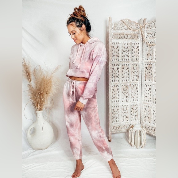 Le Lis Collection. Tie-dye Hoodie and Sweatpants set. Medium. Pink, grey, white. - Picture 3 of 11